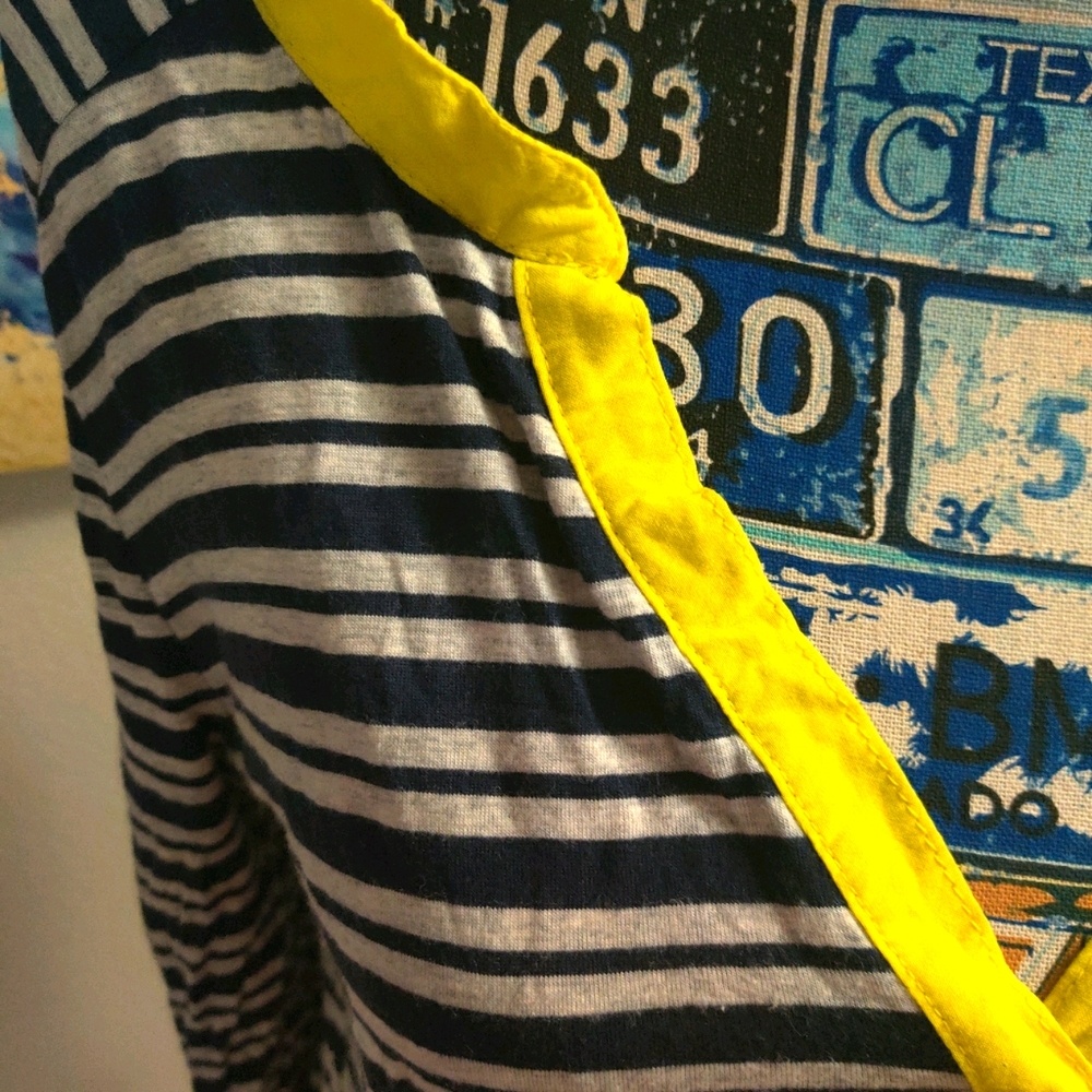 💋Navy Blue, Grey & Yellow Gap brand Shirt